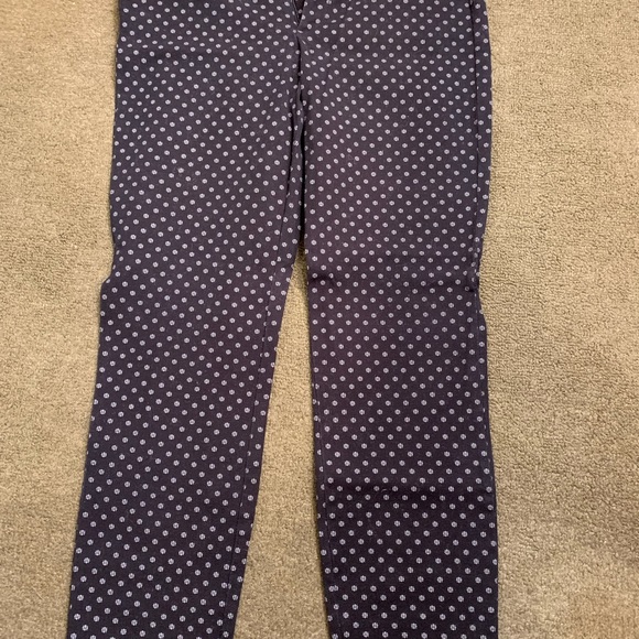 Old Navy Pants - Black and white flower pants! Like New!